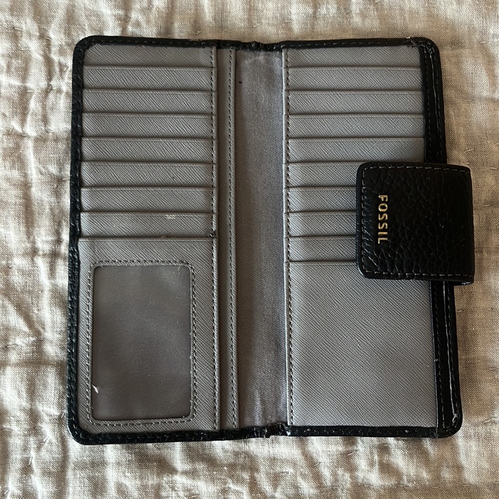 Black Fossil Wallet In Very Good Condition - image 2